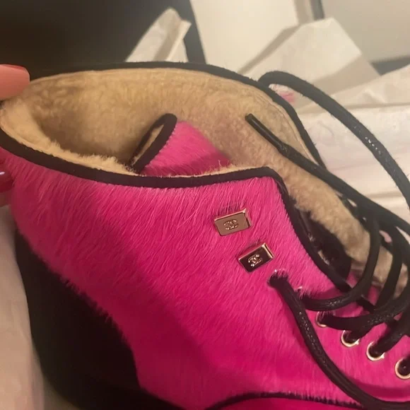 Authentic NEW Chanel Women's Fuchsia shearling lined booties - Picture 5 of 10